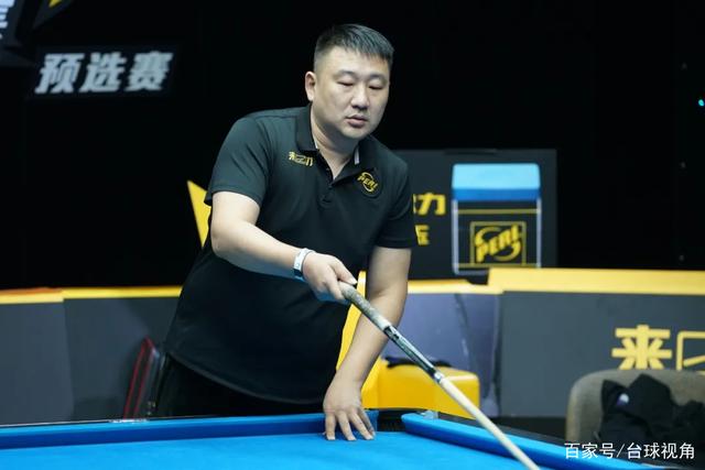 足球英超豪门逆转取胜，主帅赛后握拳怒吼