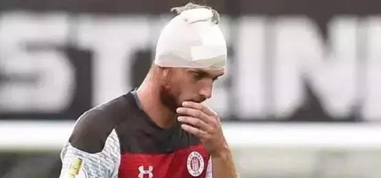 洛杉矶快船以131-116击败黄蜂，哈登55分刷新个人得分纪录，成为首位在两支球队保持得分纪录的球员。